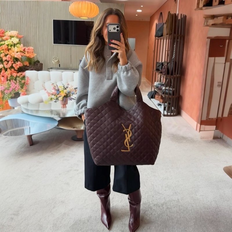 ✨2026季度全新✨Saint Laurent 698651 YSL Icare 絎縫小羊皮超大型購物包 卡本內酒紅色-11