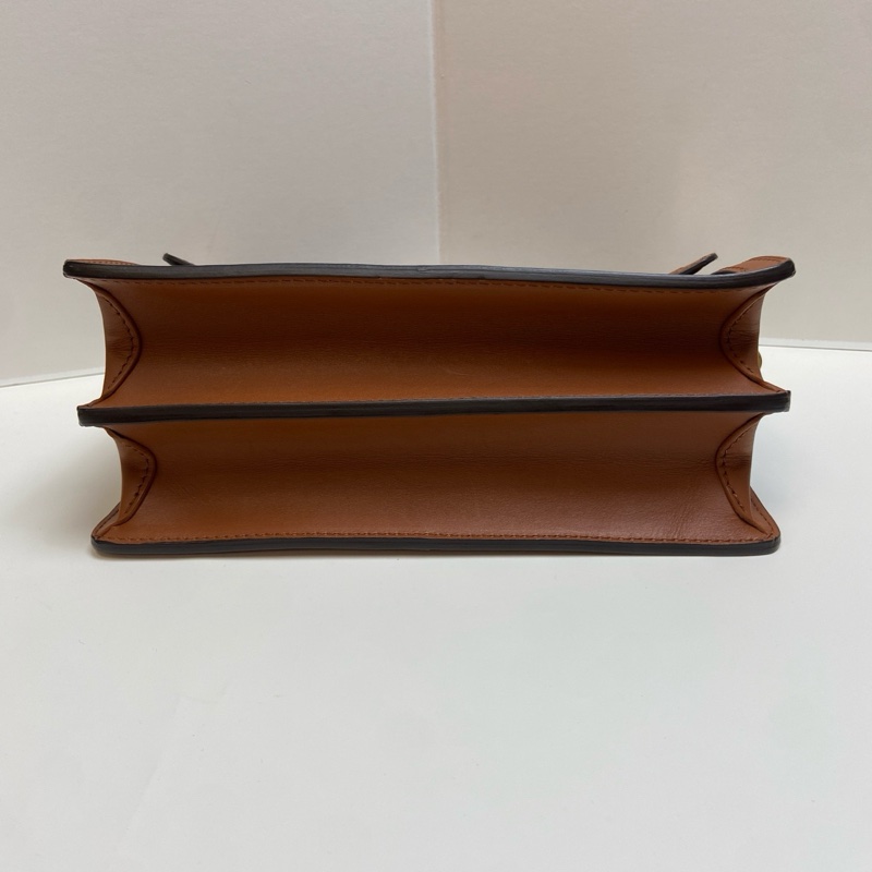 LV/路易威登 达芙妮中号 20年带芯片 99新 尺寸:25×10×19-5