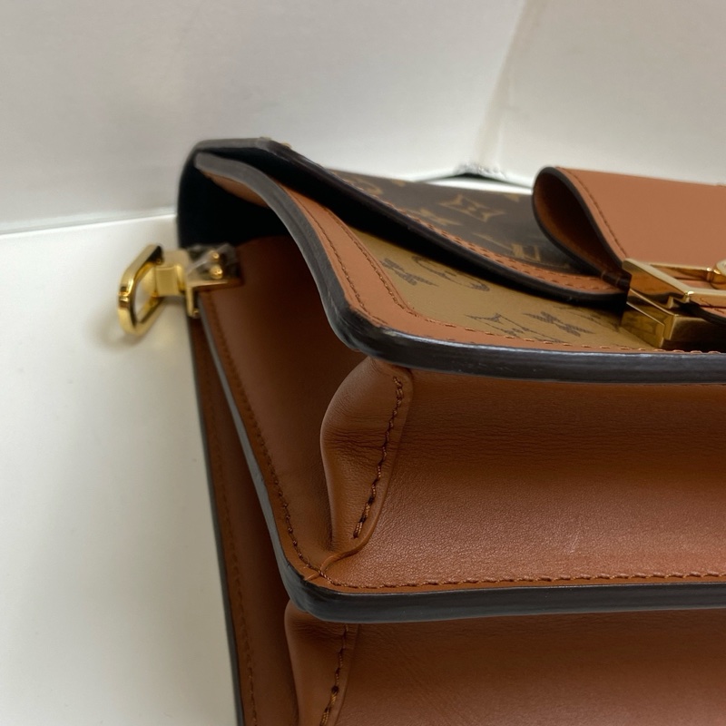 LV/路易威登 达芙妮中号 20年带芯片 99新 尺寸:25×10×19-6