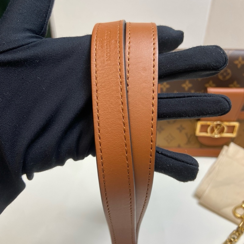 LV/路易威登 达芙妮中号 20年带芯片 99新 尺寸:25×10×19-8