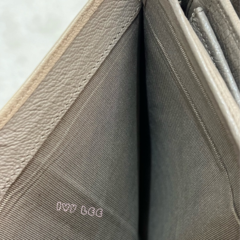 MIU MIU 雙拼色 灰棕 三折中夾 短夾 正品 二手精品-6