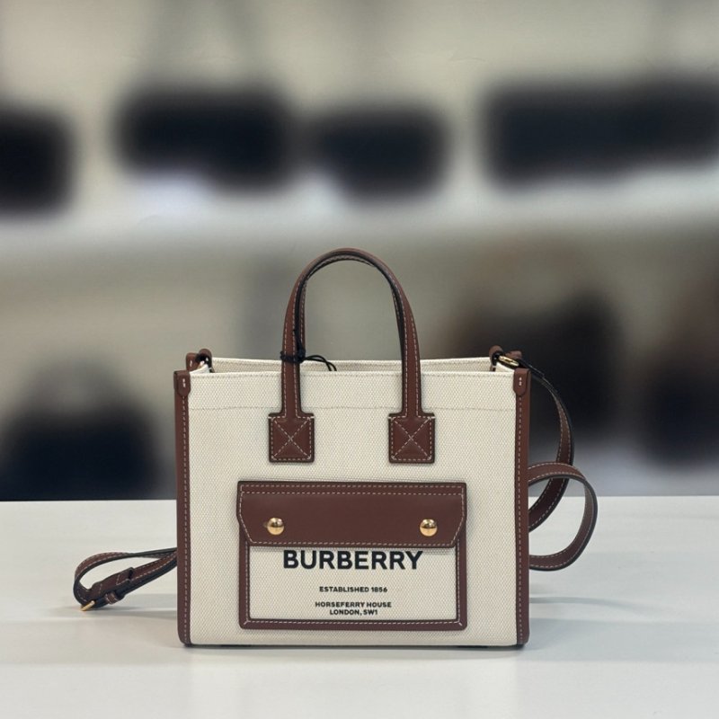 ⏰限時特賣價🌺Burberry 80441431 Freya 迷你雙色帆布拚皮芙蕾雅包 付長肩帶 棕色-3