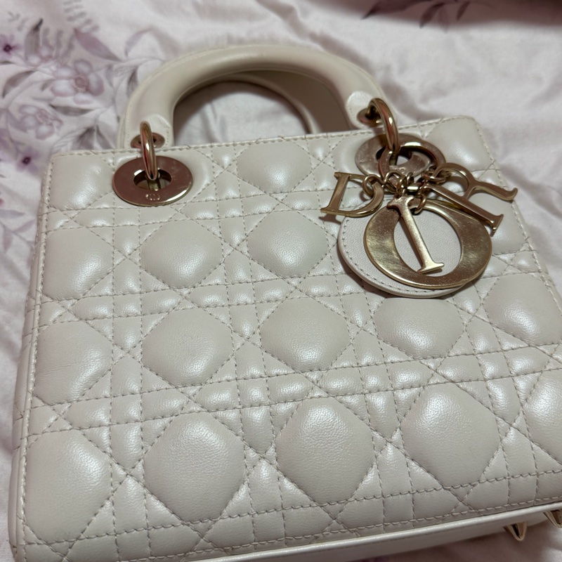 DIOR 白色淡金四格黛妃 徽章背帶-0