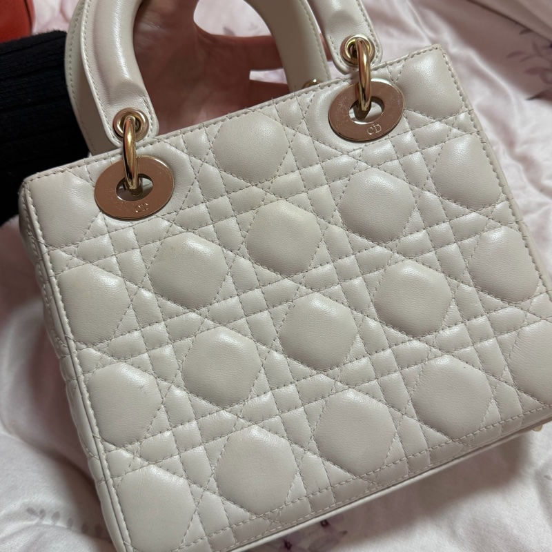 DIOR 白色淡金四格黛妃 徽章背帶-1