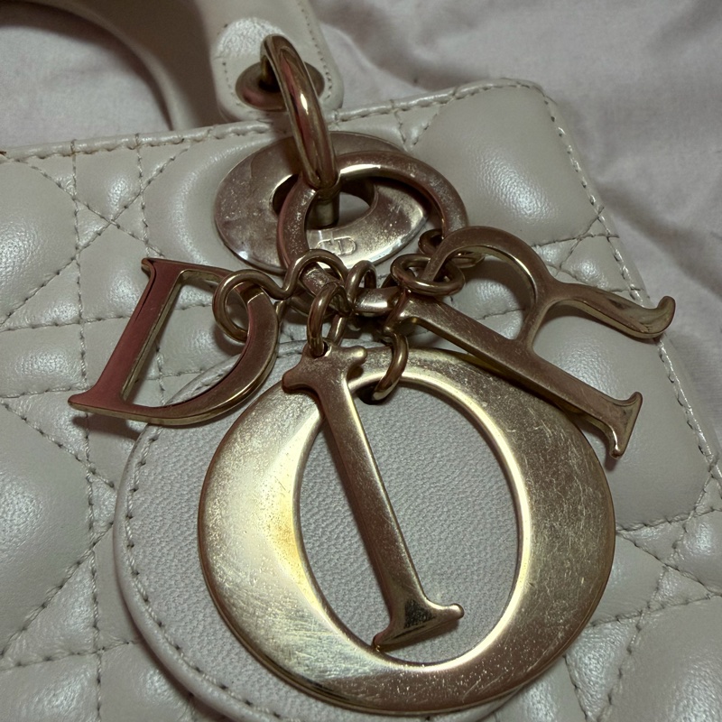 DIOR 白色淡金四格黛妃 徽章背帶-2
