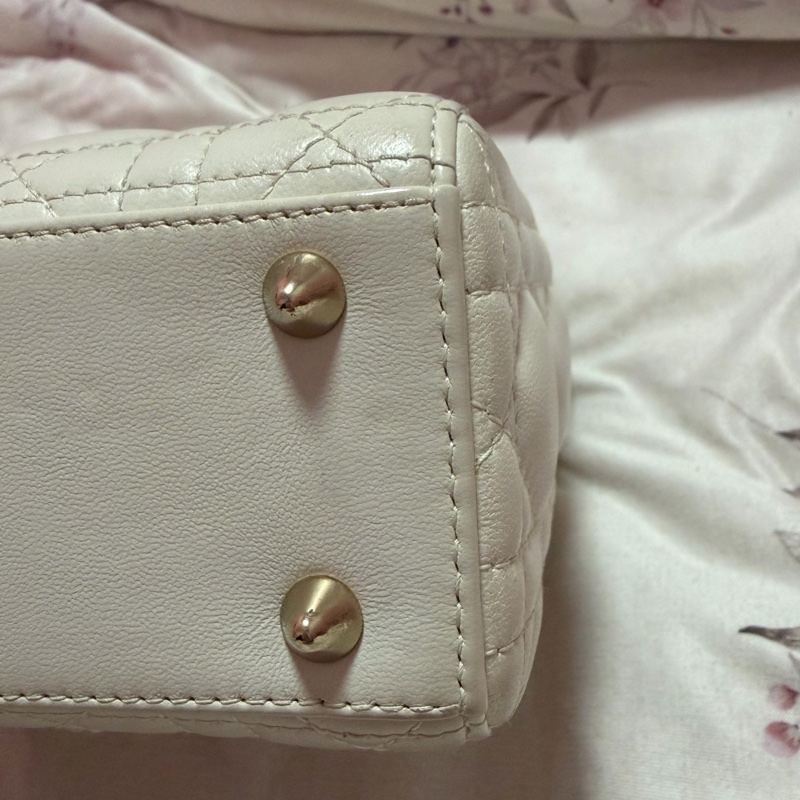 DIOR 白色淡金四格黛妃 徽章背帶-4