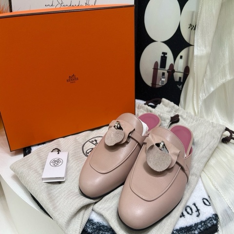 Hermes/愛馬仕 Kelly扣 藕粉色半拖 穆勒鞋  38碼 附件：盒子防塵袋
