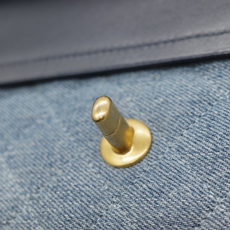 24春夏款♥️ Chanel 香奈兒  CF25 中型 牛仔丹寧 漸變色 羊皮內裡 鏈條包 斜挎包 口蓋包-24