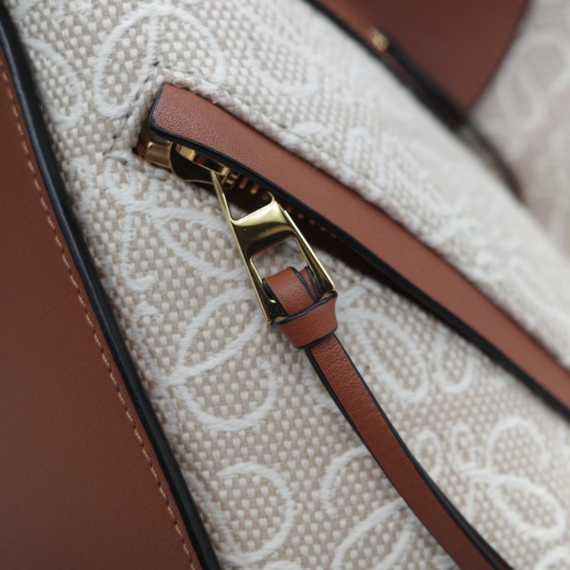 Loewe 羅威 Hammock 吊床包 Anagram 奶白色 提花 焦糖色牛皮 單肩包 斜挎包-12