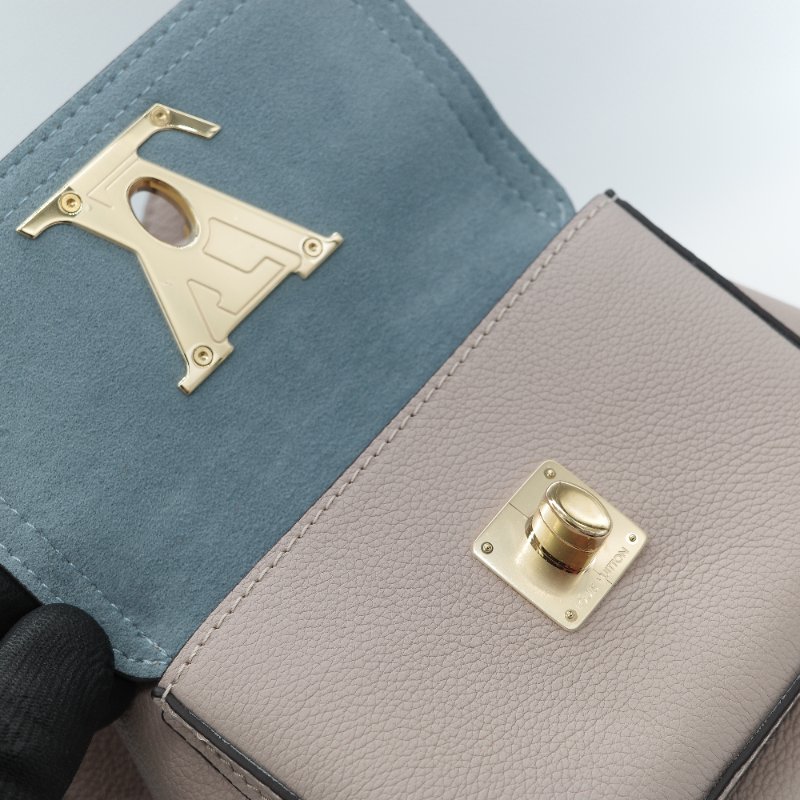 Louis Vuitton 路易威登 Lockme 粒面牛皮 淡粉色 天空藍 手提包 水桶包 單肩包-18