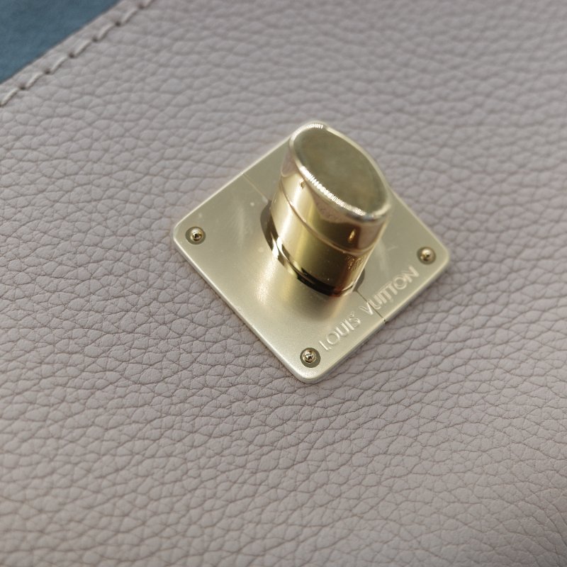 Louis Vuitton 路易威登 Lockme 粒面牛皮 淡粉色 天空藍 手提包 水桶包 單肩包-19