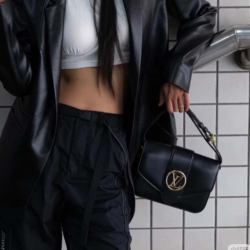 LV路易威登💎Pont9邮差包黑色📍23*15*7cm 20年 B0096-2