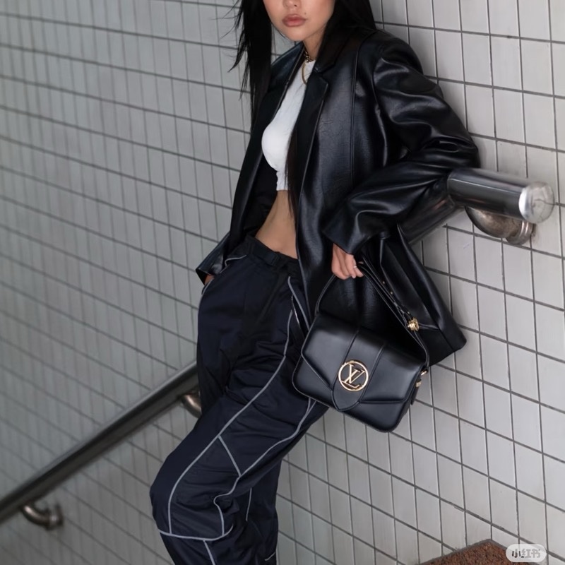 LV路易威登💎Pont9邮差包黑色📍23*15*7cm 20年 B0096-3