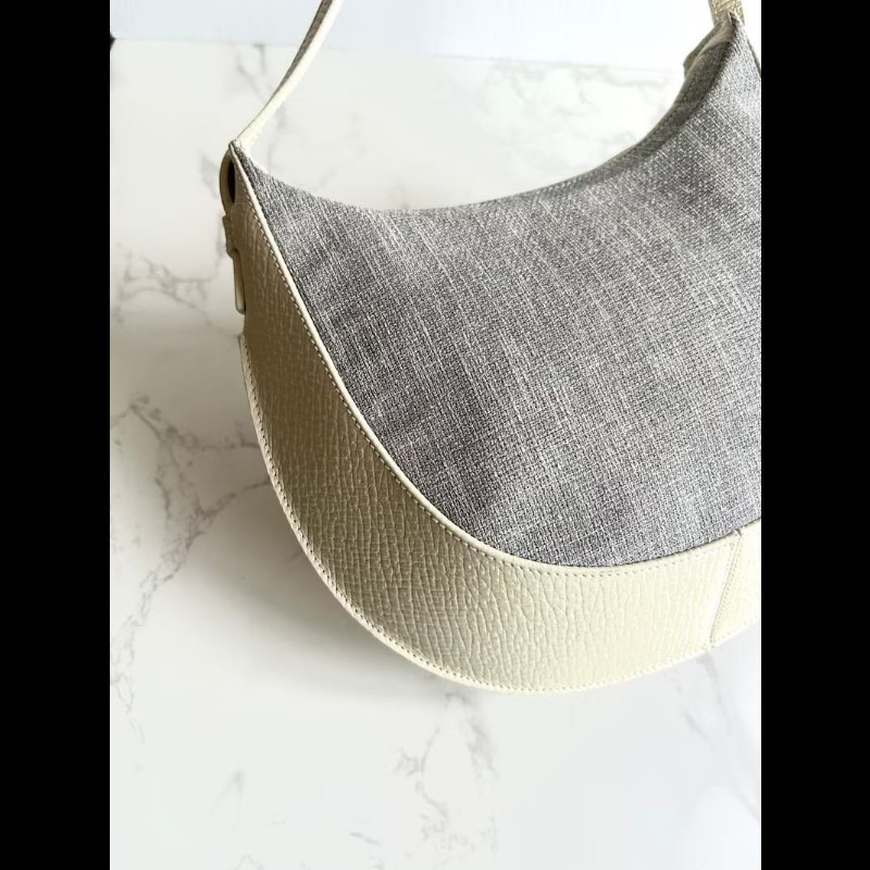 【LA LUNE】稀有中古包 Loewe白灰拼皮半月流浪包 腋下包 側背包 單肩包 二手-2