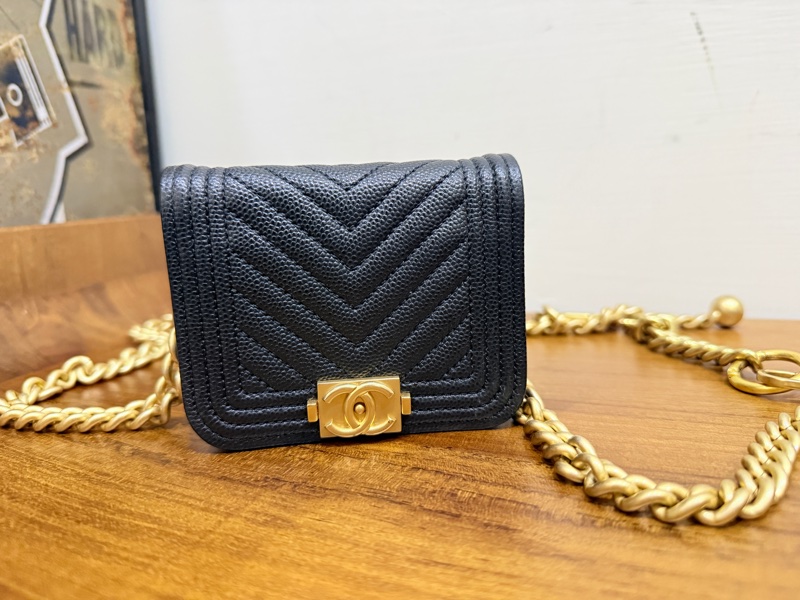 9新✨賠售超甜賣🖤香奈兒 荔枝皮 金珠斜背卡包 斜背錢包 可斜背也可腰鏈包-2