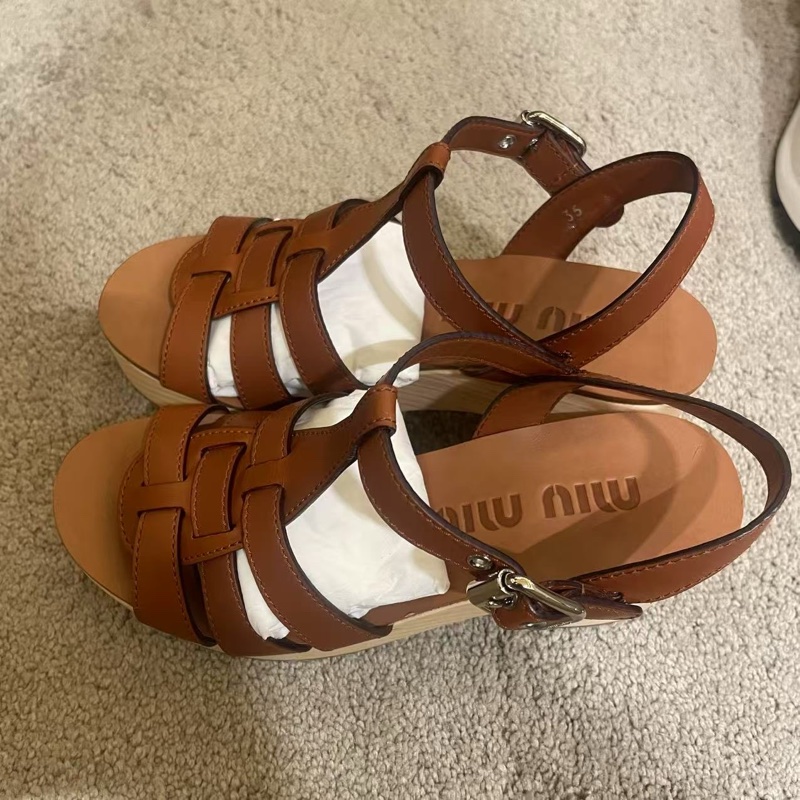 99.9新 繆繆/Miu Miu 羅馬女涼鞋 尺碼35-0