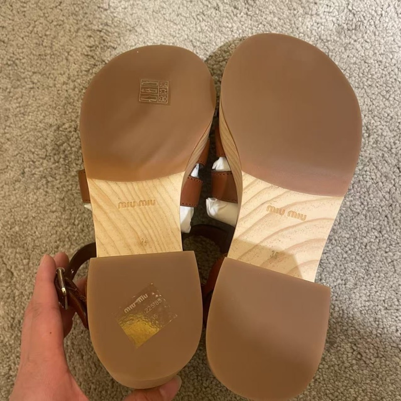 99.9新 繆繆/Miu Miu 羅馬女涼鞋 尺碼35-5
