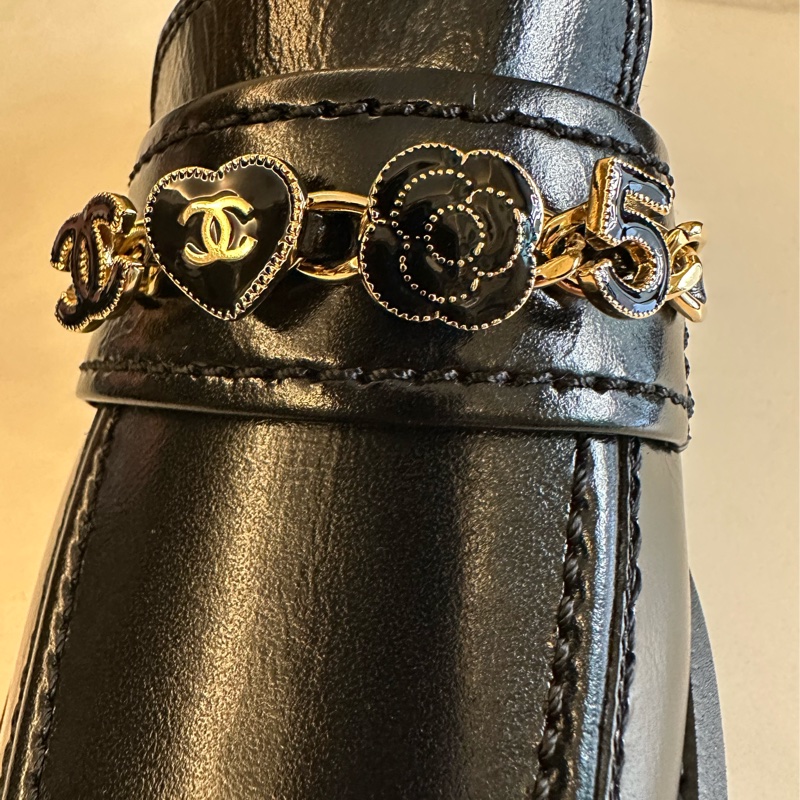 Chanel 黑牛皮珐瑯釦樂福鞋-7