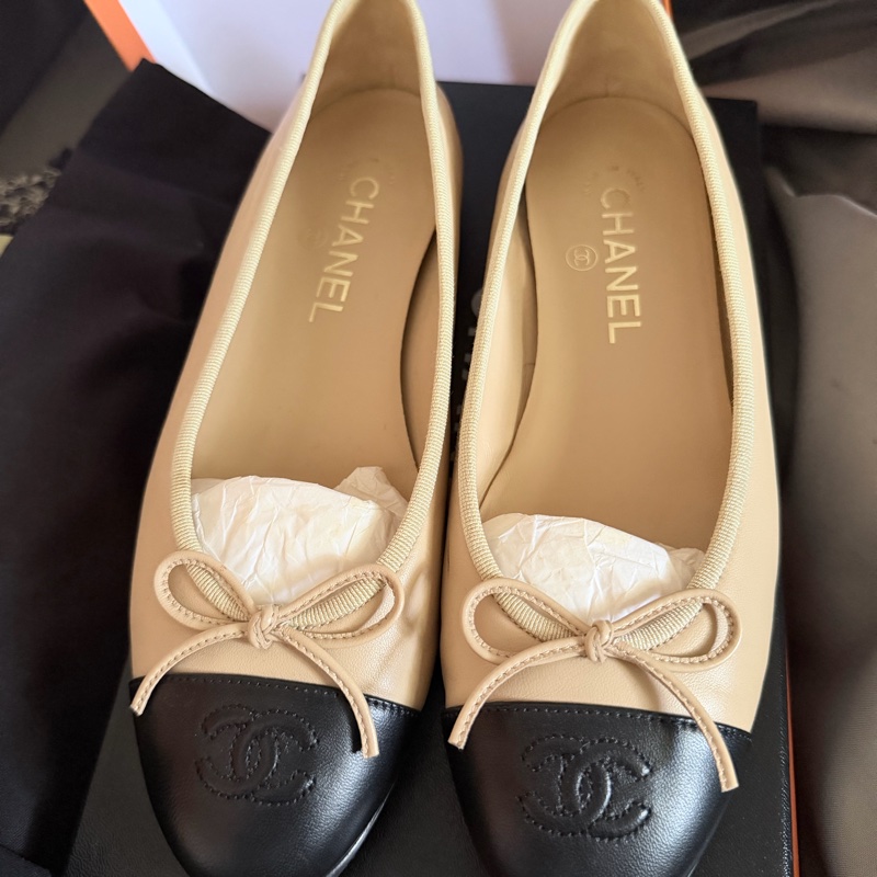 Chanel 經典配色平底鞋-26