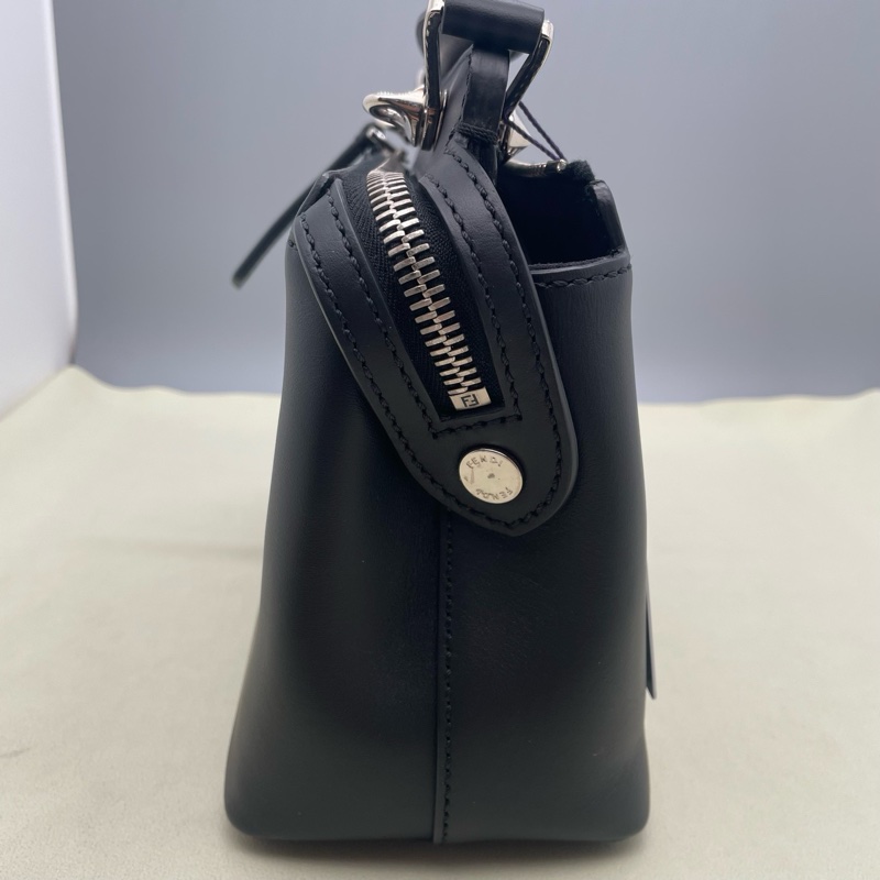 99新芬迪FENDI 黑色睫毛小怪獸手提斜挎包 尺寸23*15*11cm 附件:肩帶-3