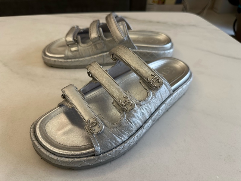 Chanel 水鑽雙C菱格紋魔術貼拖鞋-1