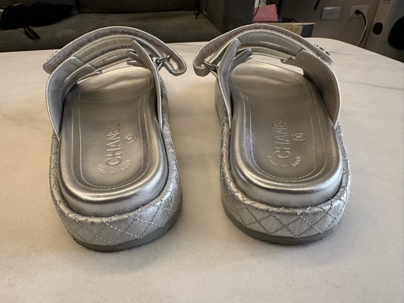 Chanel 水鑽雙C菱格紋魔術貼拖鞋-3