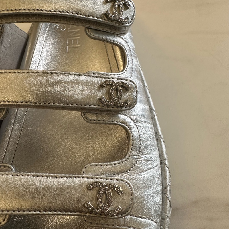 Chanel 水鑽雙C菱格紋魔術貼拖鞋-8