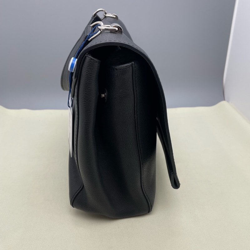 路易威登/Louis Vuitton lockme 黑色牛皮 尺寸: 28 x 10 x-2