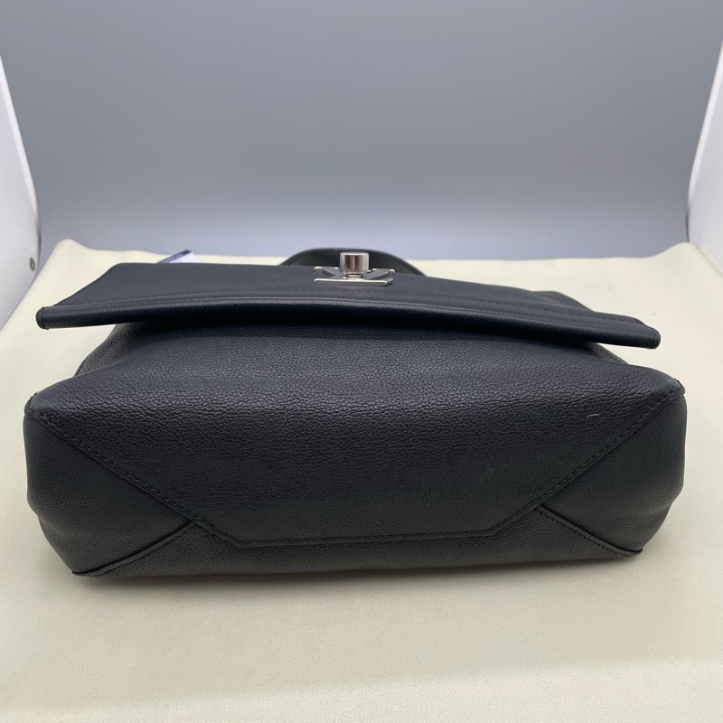 路易威登/Louis Vuitton lockme 黑色牛皮 尺寸: 28 x 10 x-5