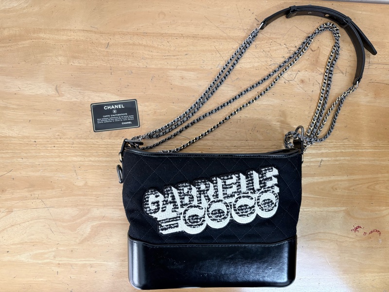 Chanel gabrielle 流浪包中號 黑色毛呢特別款 肩背斜背皆可-0