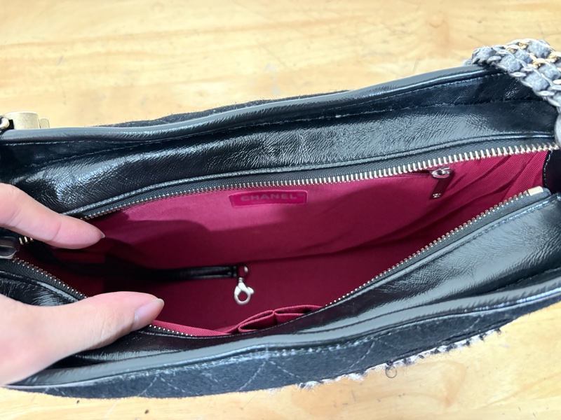 Chanel gabrielle 流浪包中號 黑色毛呢特別款 肩背斜背皆可-11