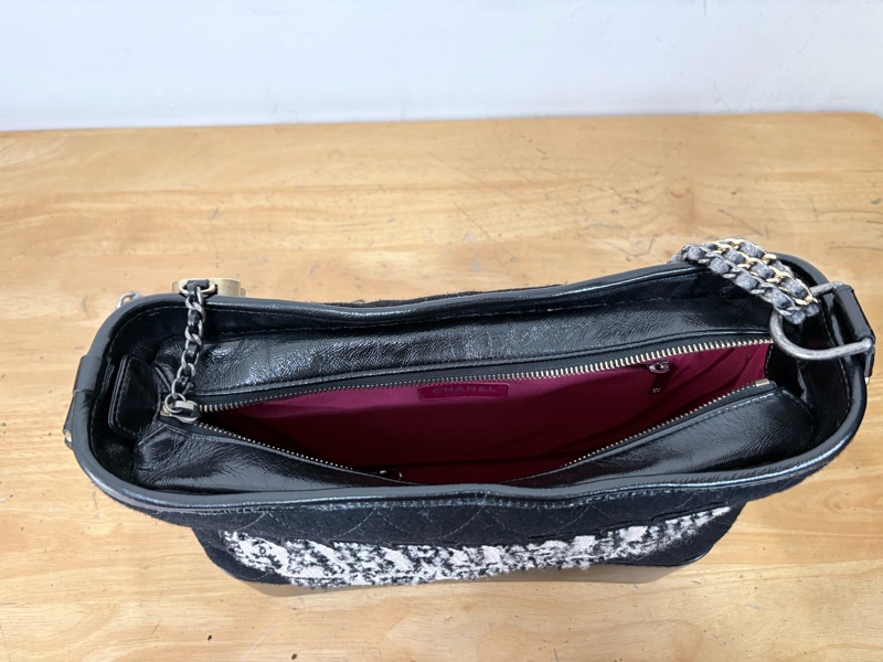 Chanel gabrielle 流浪包中號 黑色毛呢特別款 肩背斜背皆可-25