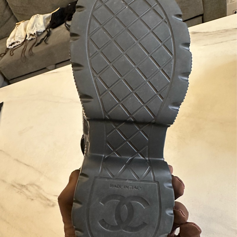 Chanel 黑漆皮皮穿鍊菱格紋魔鬼氈涼鞋-4