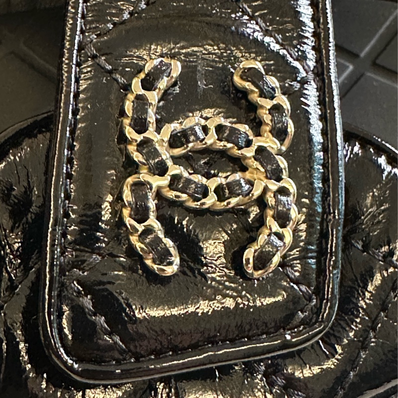 Chanel 黑漆皮皮穿鍊菱格紋魔鬼氈涼鞋-7
