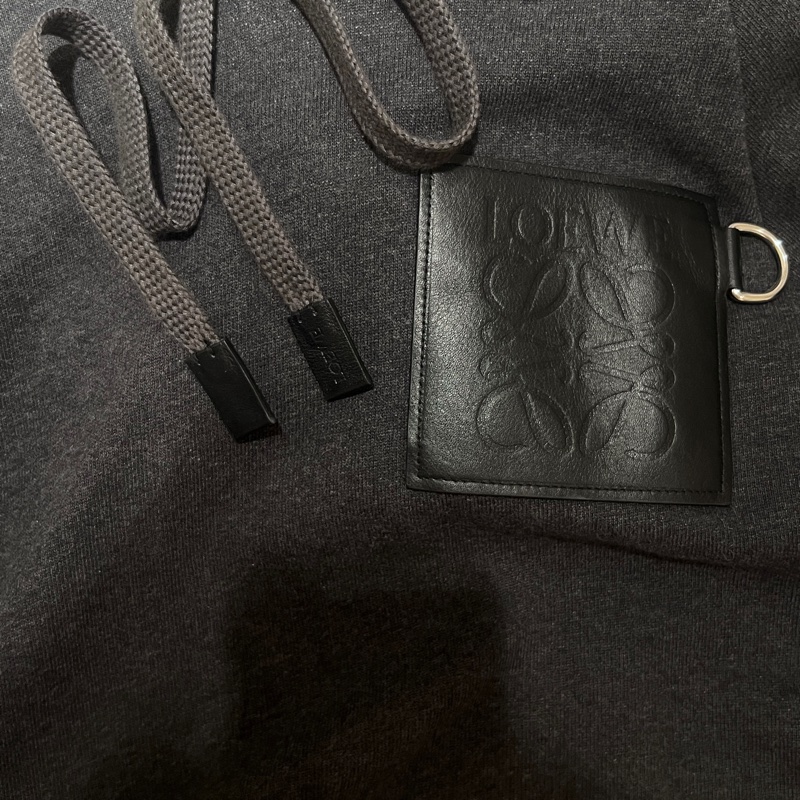 Loewe 短板拼牛皮帽T-0