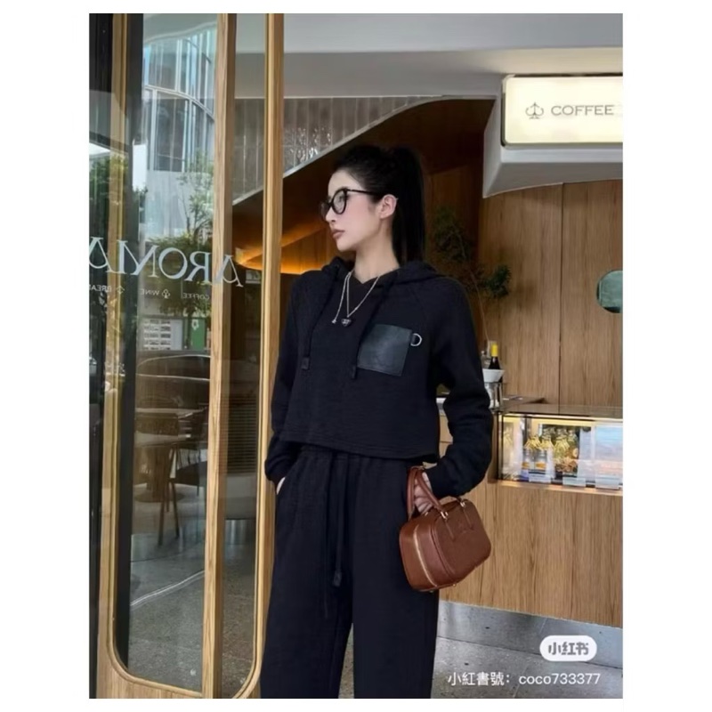 Loewe 短板拼牛皮帽T-9