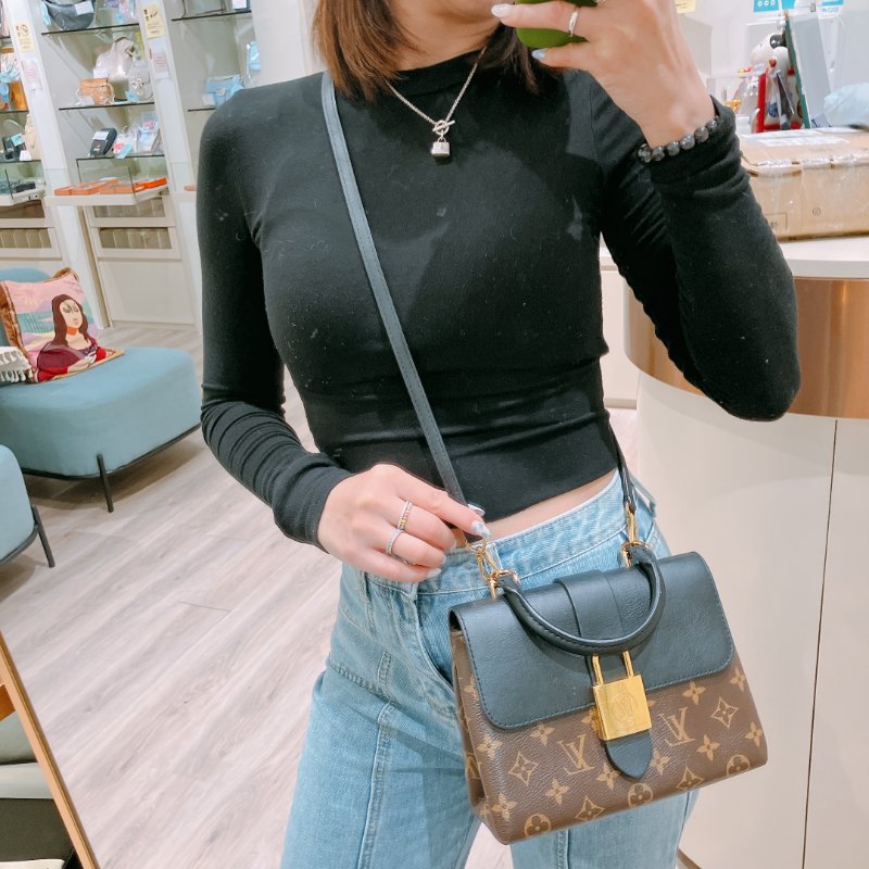 TK1961 Louis Vuitton 路易威登小號鎖頭肩帶包包 Locky BB Bag-1