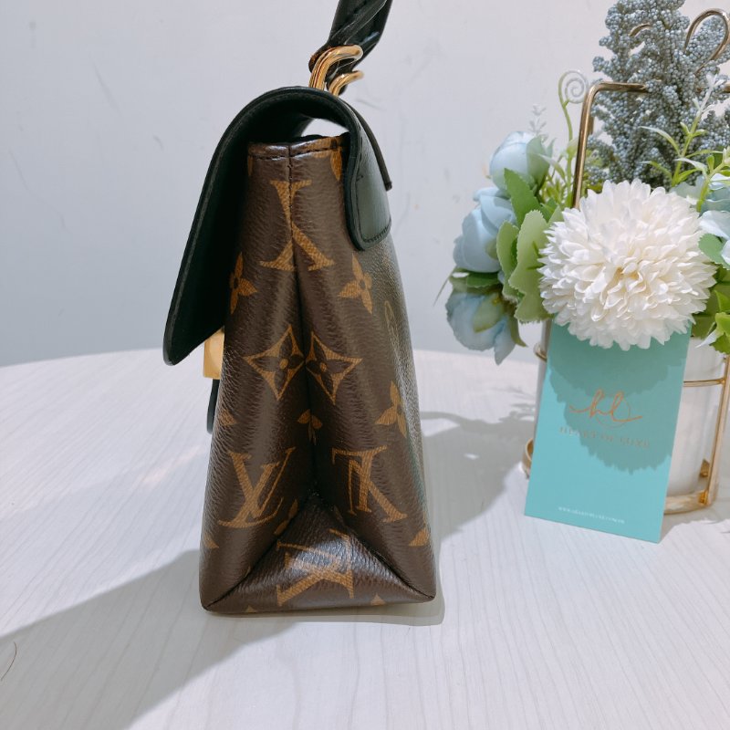 TK1961 Louis Vuitton 路易威登小號鎖頭肩帶包包 Locky BB Bag-4