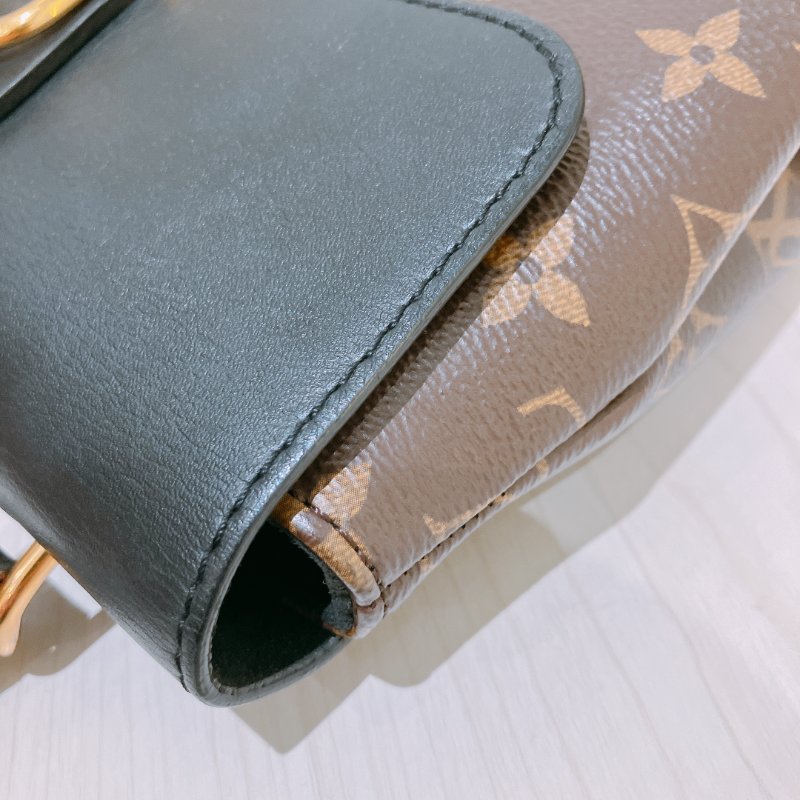 TK1961 Louis Vuitton 路易威登小號鎖頭肩帶包包 Locky BB Bag-10