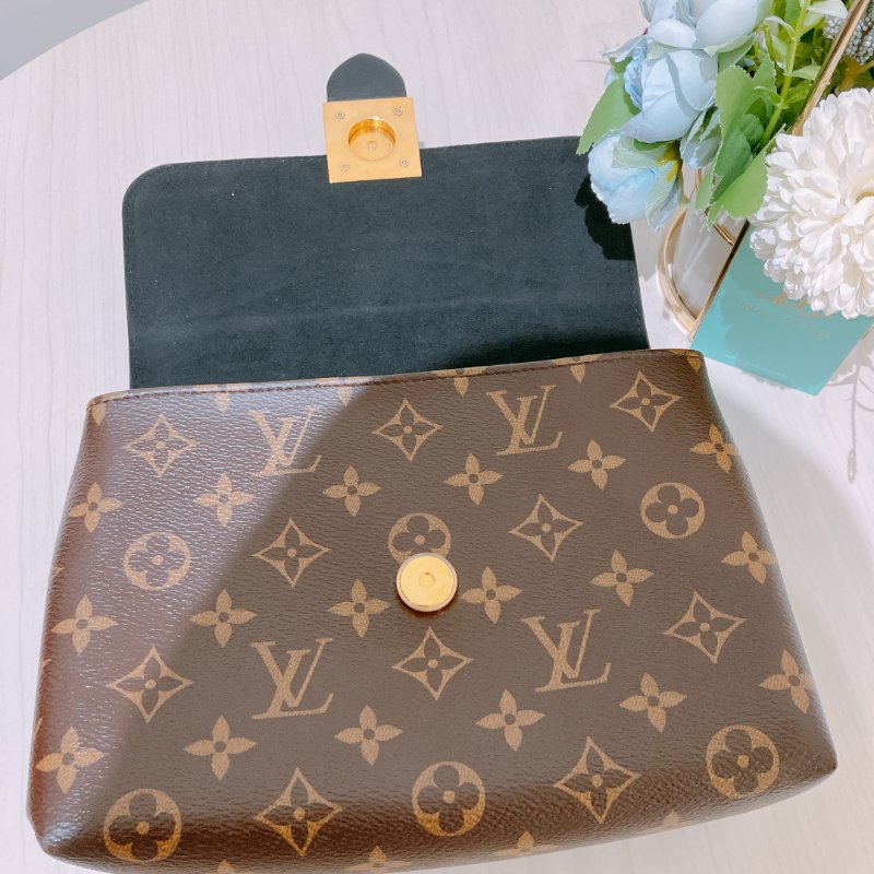 TK1961 Louis Vuitton 路易威登小號鎖頭肩帶包包 Locky BB Bag-19