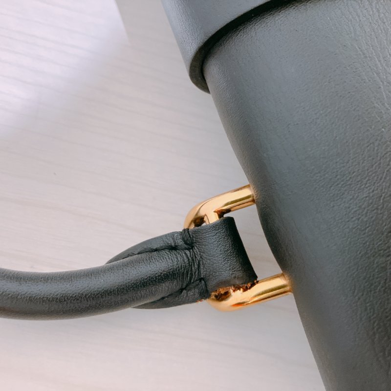 TK1961 Louis Vuitton 路易威登小號鎖頭肩帶包包 Locky BB Bag-23