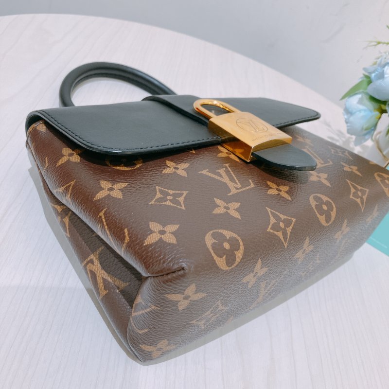 TK1961 Louis Vuitton 路易威登小號鎖頭肩帶包包 Locky BB Bag-29