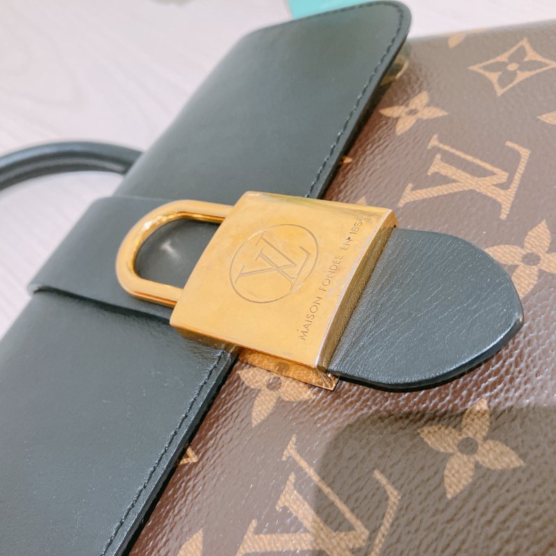 TK1961 Louis Vuitton 路易威登小號鎖頭肩帶包包 Locky BB Bag-35
