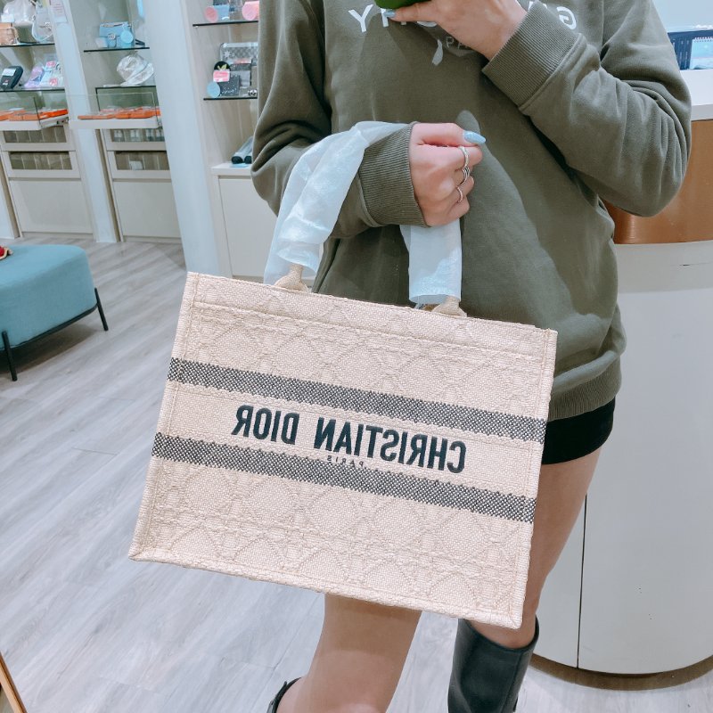 TK1962 Christian Dior 迪奧中號手拿包包Medium Book Tote Bag Canvas Natural Gold-1