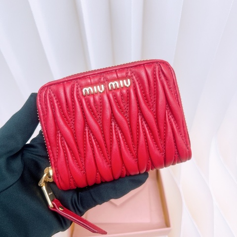 Miu Miu 紅色拉鏈短夾/零錢包