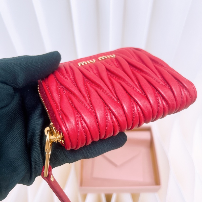 Miu Miu 紅色拉鏈短夾/零錢包-2