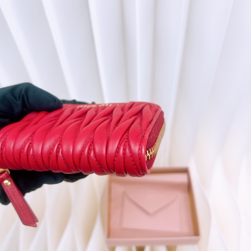 Miu Miu 紅色拉鏈短夾/零錢包-3