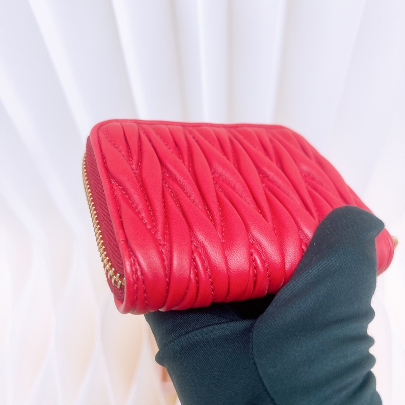 Miu Miu 紅色拉鏈短夾/零錢包-9