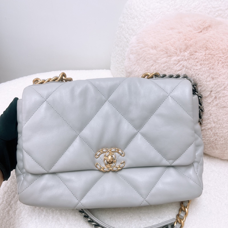 Chanel 19 淺灰色大號翻蓋包-1