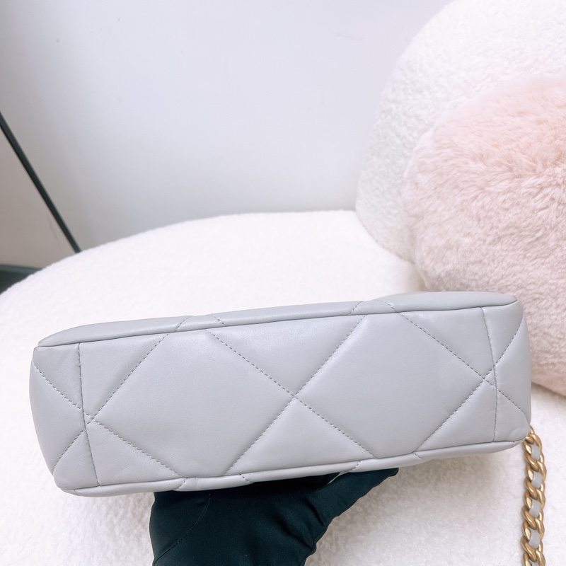 Chanel 19 淺灰色大號翻蓋包-2